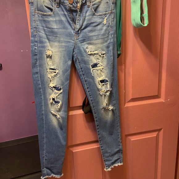 American Eagle Ripped Jeans 💜 - Picture 1 of 3